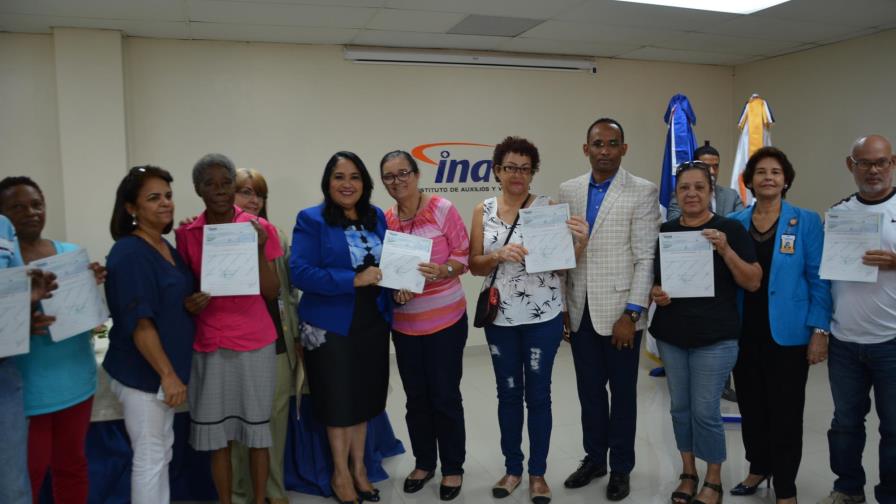 Más de 200 docentes reciben recursos económicos por concepto de cesantía, invalidez y seguro de vida