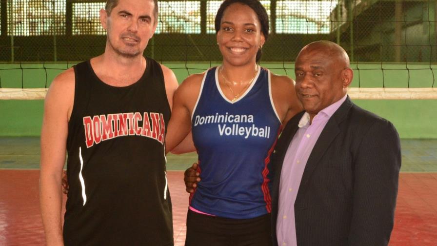 Presentan a Jeoselyna Rodríguez como capitana de las Guerreras de Santo Domingo 