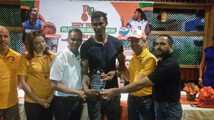 Con la caminata y feria para personas con discapacidad, inicia el Torneo Rubén Toyota de Voleibol y Baloncesto Playero