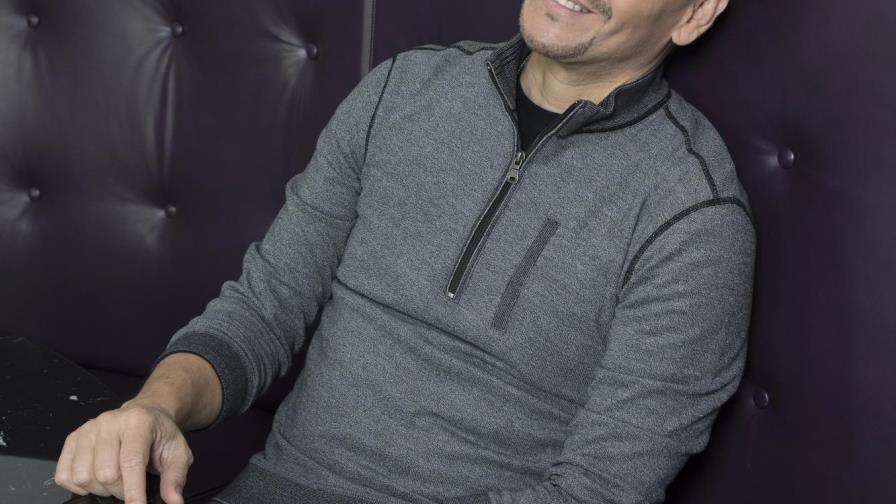 Víctor Manuelle celebra la salsa de hoy y de ayer con “25/7”