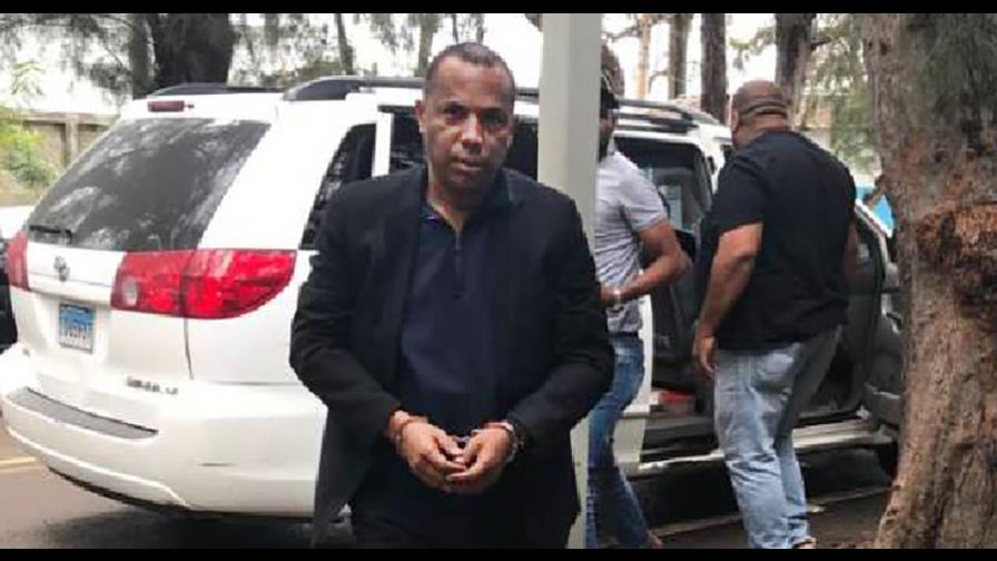 Exfuncionario que era perseguido en RD trató de burlar a Interpol retornando al país Exfuncionario que era perseguido en RD trató de burlar a Interpol retornando al país