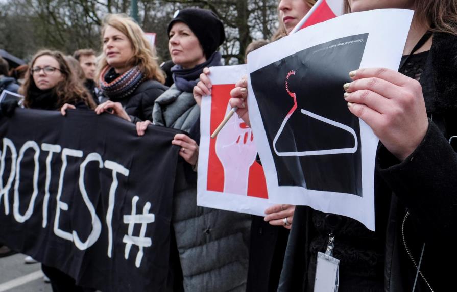 Manifestación contra el plan del Gobierno polaco para restringir aborto
