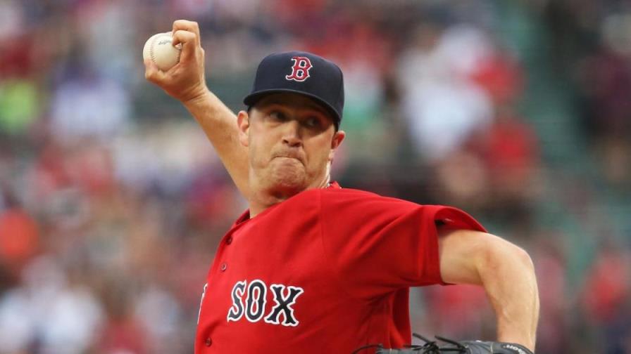 Las Grandes Ligas suspenden a lanzador de Boston con 15 juegos por violencia doméstica