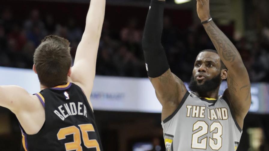 LeBron y Cavs aplastan 120-95 a Phoenix