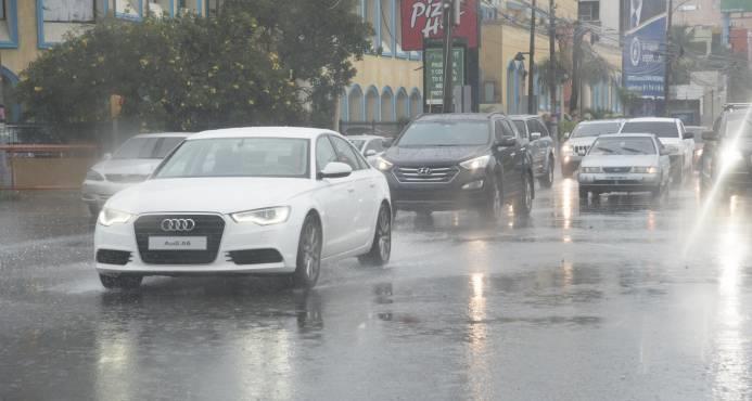 COE mantiene 16 provincias bajo alerta; más de 100 viviendas han resultado afectadas por las lluvias