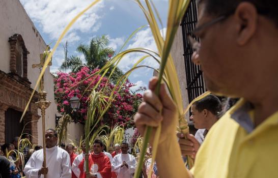 Arzobispo de Santiago pide respetar tradiciones de Semana Santa