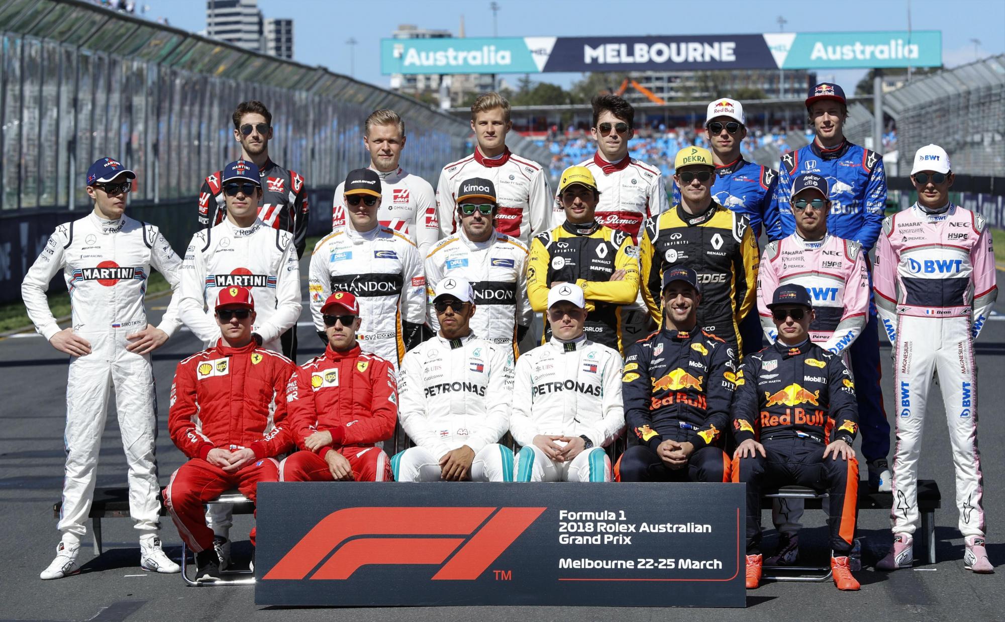 Los conductores posan para el retrato oficial de los pilotos de 2018 antes del Gran Premio de Fórmula Uno 2018 de Australia en el circuito Albert Park en Melbourne, Australia, el 25 de marzo de 2018.  
