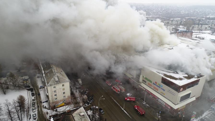 Mueren 37 personas por incendio en centro comercial ruso Mueren 37 personas por incendio en centro comercial ruso