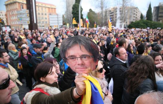Protestas en Cataluña; Puigdemont se presenta hoy ante un juez Protestas en Cataluña; Puigdemont se presenta hoy ante un juez