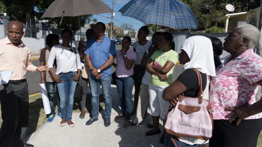 Demandan ambulancia y puente peatonal que dé acceso a hospital de Haina