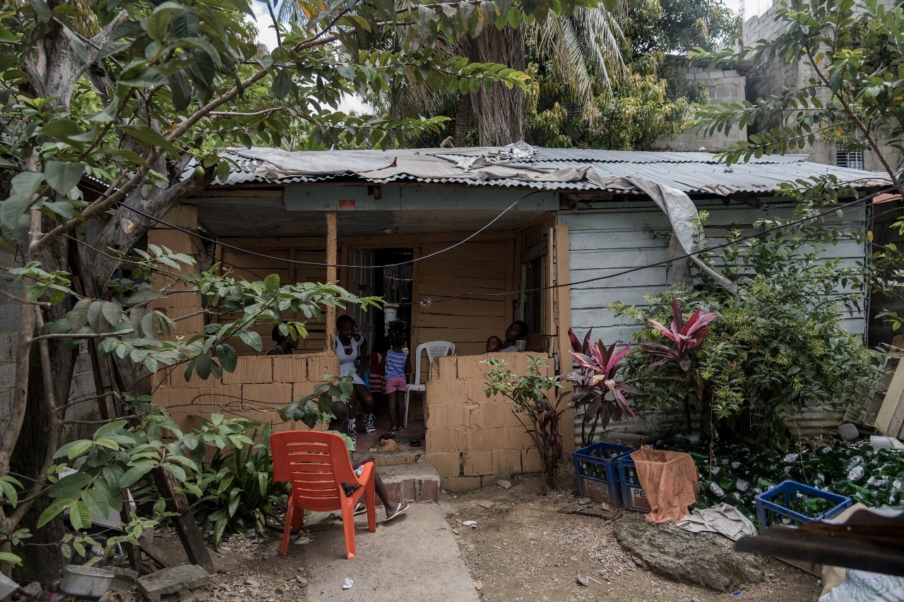 La residencia donde vive Sheyla Figueroa, madre del niño fallecido supuestamente de difteria, en el  en el barrio El Chucho de Los Alcarrizos, Santo Domingo.