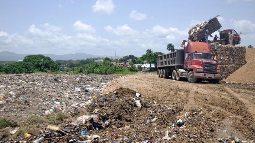 Medio Ambiente recuerda que en marzo dispuso la clausura del vertedero de Moca