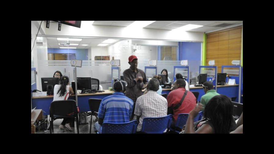 Adesa dice que afiliados a las ARS pagan 46% más
Adesa dice afiliados a ARS pagan 46 % más Adesa dice que afiliados a las ARS pagan 46% más
Adesa dice afiliados a ARS pagan 46 % más