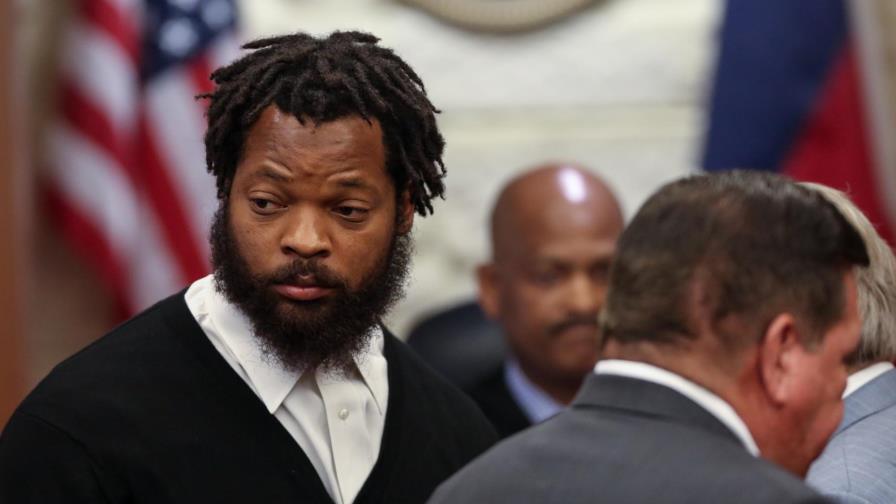 Se entrega a las autoridades el jugador Michael Bennett y es arrestado