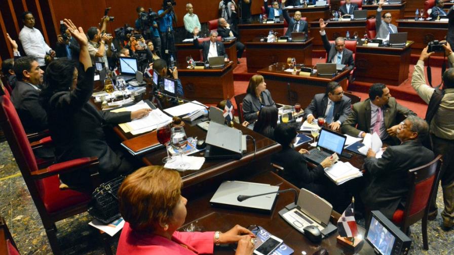 Senadores creen que se deben incluir primarias en ley de partidos Senadores creen que se deben incluir primarias en ley de partidos