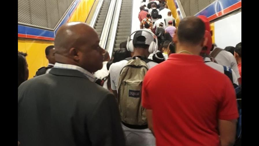 Avería en vagón del Metro retrasa viaje de usuarios de Villa Mella Avería en vagón del Metro retrasa viaje de usuarios de Villa Mella