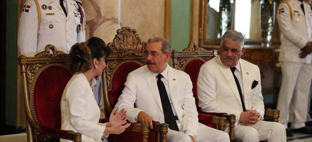 Presidente Medina recibe credenciales de cinco nuevos embajadores