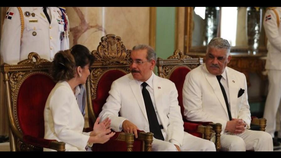 Presidente Medina recibe credenciales de cinco nuevos embajadores