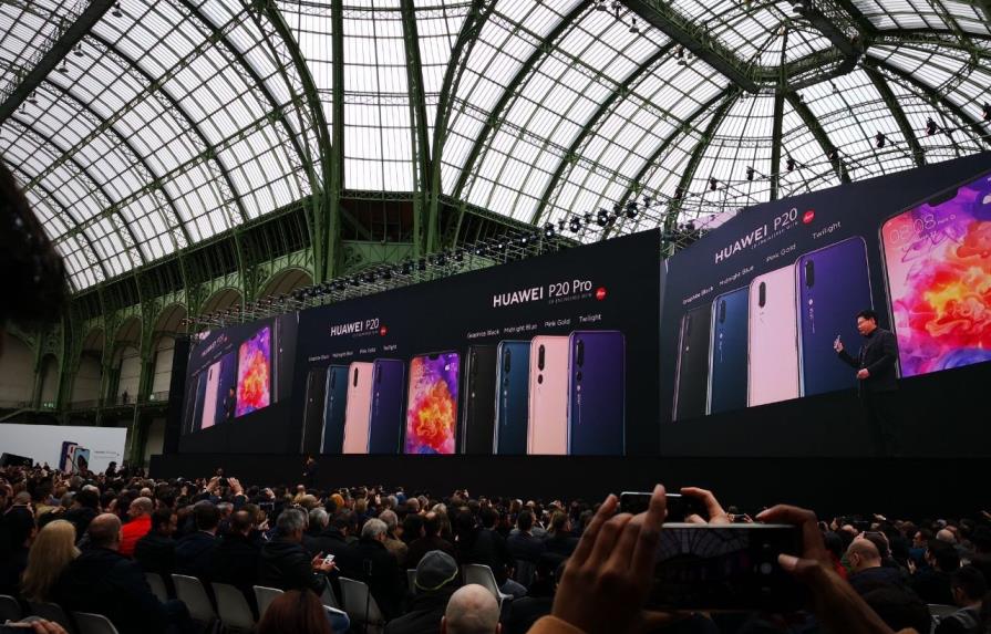 Huawei revela el primer móvil de cámara triple y reinventa la gama alta