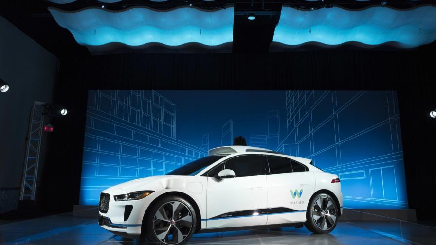 Waymo se asocia con Jaguar Land Rover para programa con taxis autónomos