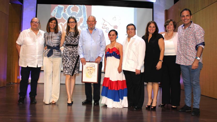 Unibe le rinde honor a la dominicanidad 