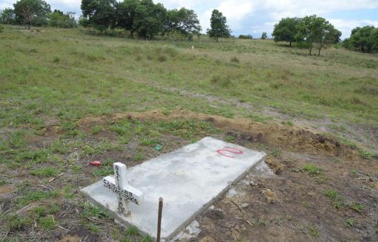 Suman 60 los enterrados en  “cementerio” Los Alcarrizos