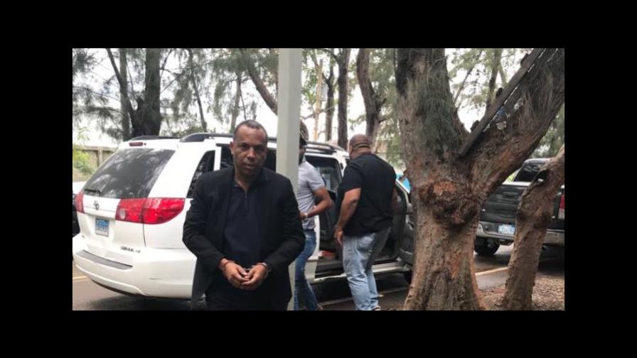 Abogados de exdirector de RRHH ayuntamiento de Santiago temen por su integridad física