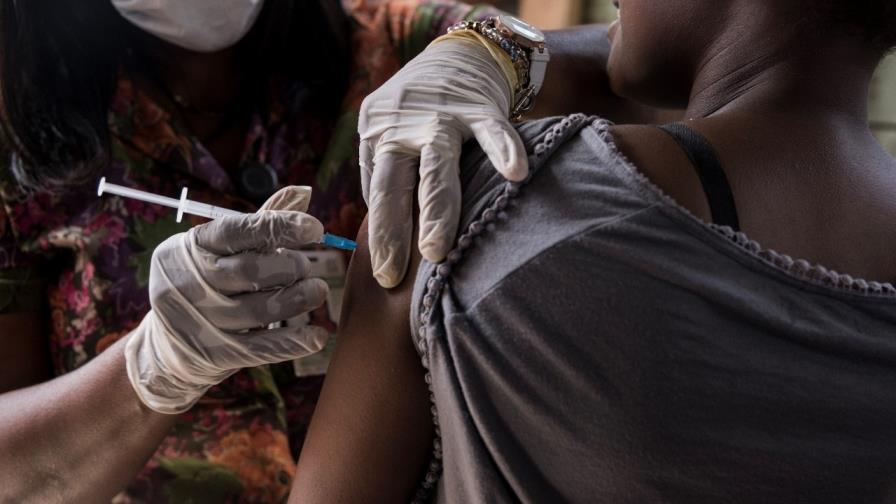 ¿Quiénes deben vacunarse y cuál será el horario de los centros de vacunación?