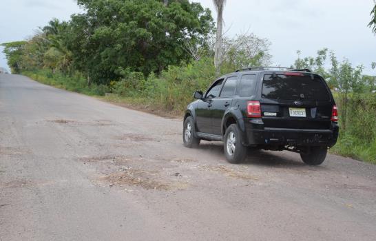 Reclaman reconstrucción de la carretera que une     a Bayaguana con Guerra