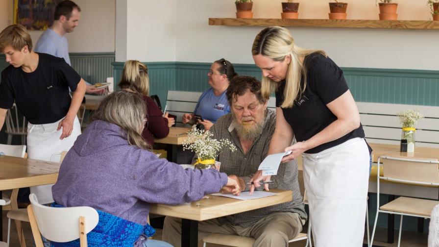 Ayudar al prójimo es el fin de un restaurante texano con la carta sin precios 