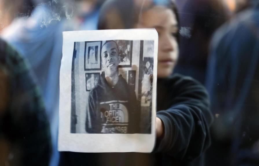 Sacramento sigue en tensión diez días después de la muerte de joven negro