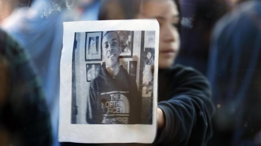 Sacramento sigue en tensión diez días después de la muerte de joven negro