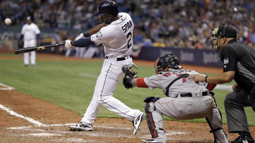 Con triple de Span, Rays remontan y vencen a Boston