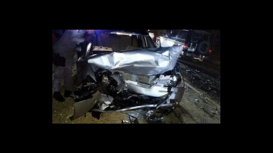 Dos personas muertas y otras seis heridas tras choque entre dos carros en Nagua