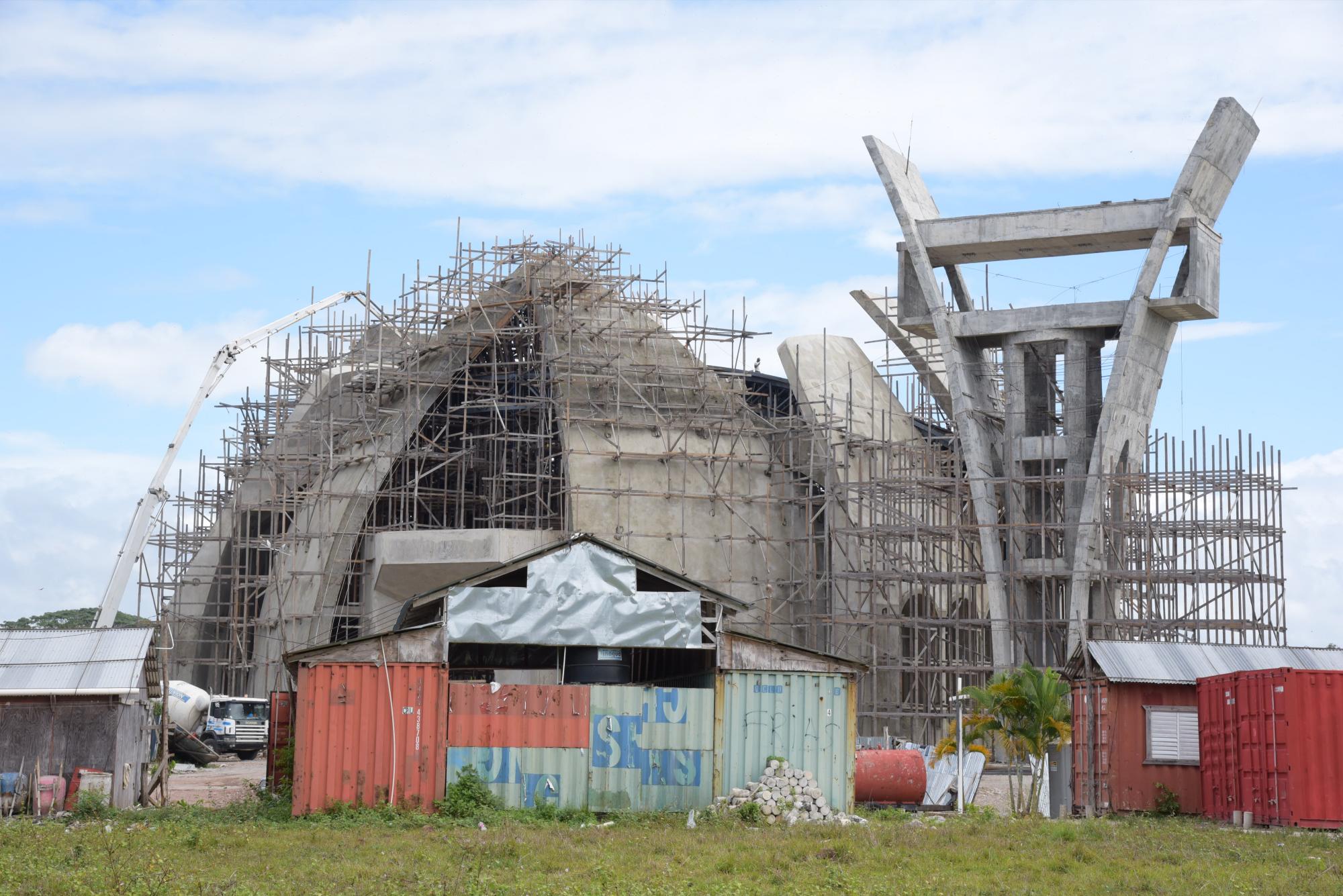 Otra vista de la fachada del Santuario