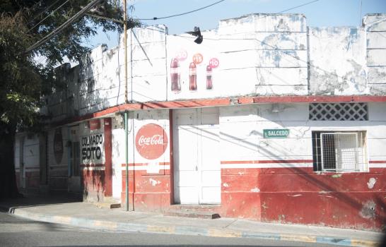 En colmados del Distrito se vendió alcohol de forma normal este Viernes Santos