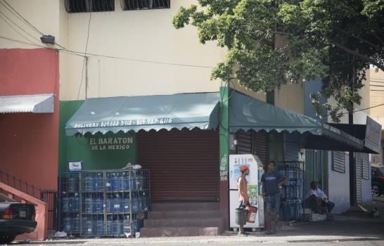 En colmados del Distrito se vendió alcohol de forma normal este Viernes Santos
