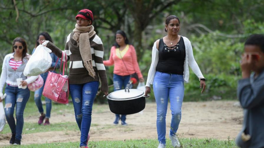 Cientos personas acuden a balnearios de Jarabacoa