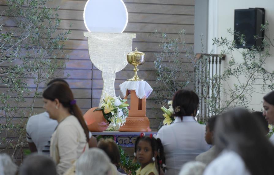 Iglesia Católica celebra esta noche la Vigilia Pascual