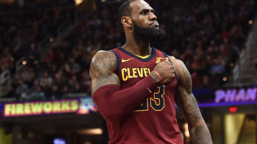 VIDEO: LeBron James rebasa a Michael Jordan: 867 partidos seguidos de al menos 10 puntos