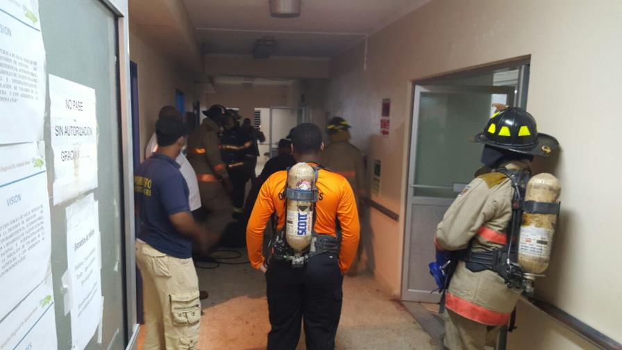 Fuego afecta área de intensivo de hospital de San Pedro de Macorís Fuego afecta área de intensivo de hospital de San Pedro de Macorís