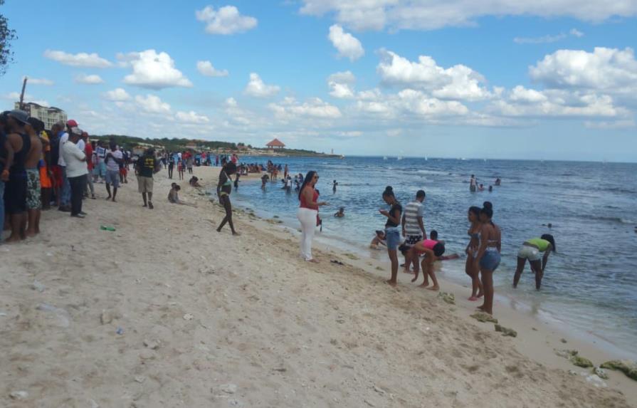 Comerciantes se quejan por reducción de vacacionistas en playa Caleta