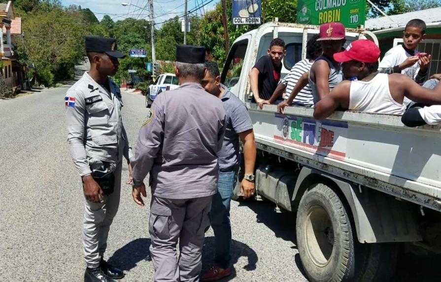 Policía Nacional detiene camiones que transitaban sin permiso