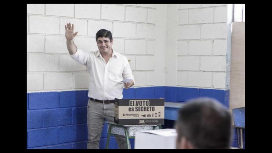 Oficialista Carlos Alvarado gana las elecciones en Costa Rica 