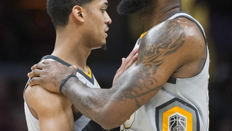 LeBron y Cavs se complican pero derrotan a Mavs LeBron y Cavs se complican pero derrotan a Mavs