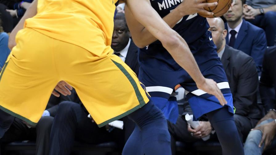 Towns se va con 20 puntos, pero Rubio anotó 23 para conducir al Jazz