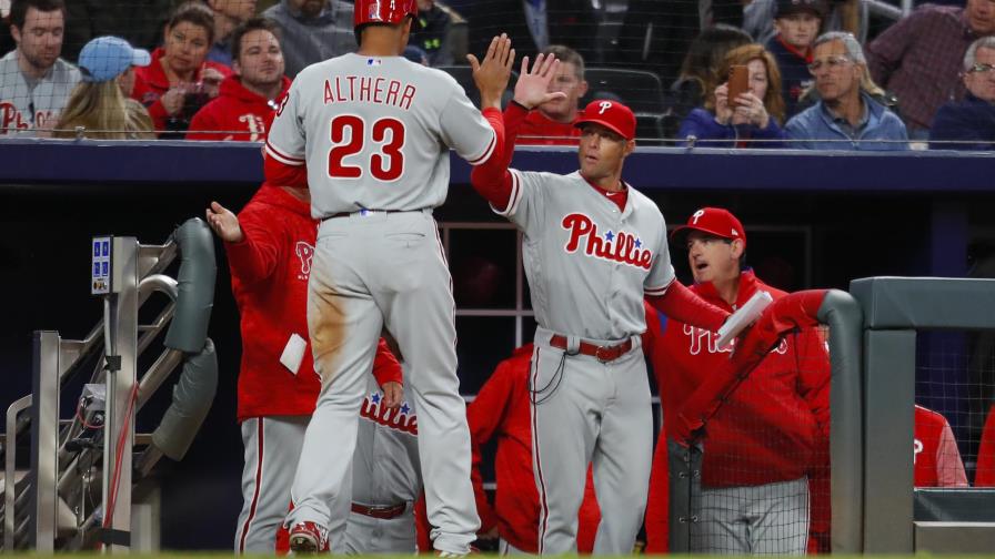 Baja promedio de edad de peloteros de Grandes Ligas