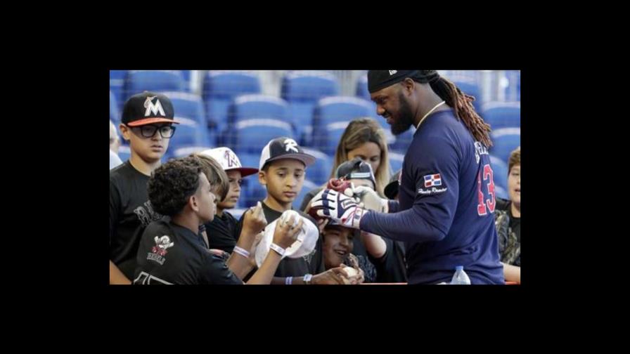 VIDEO: Hanley Ramírez le cumple una promesa a un fanático de Boston VIDEO: Hanley Ramírez le cumple una promesa a un fanático de Boston
