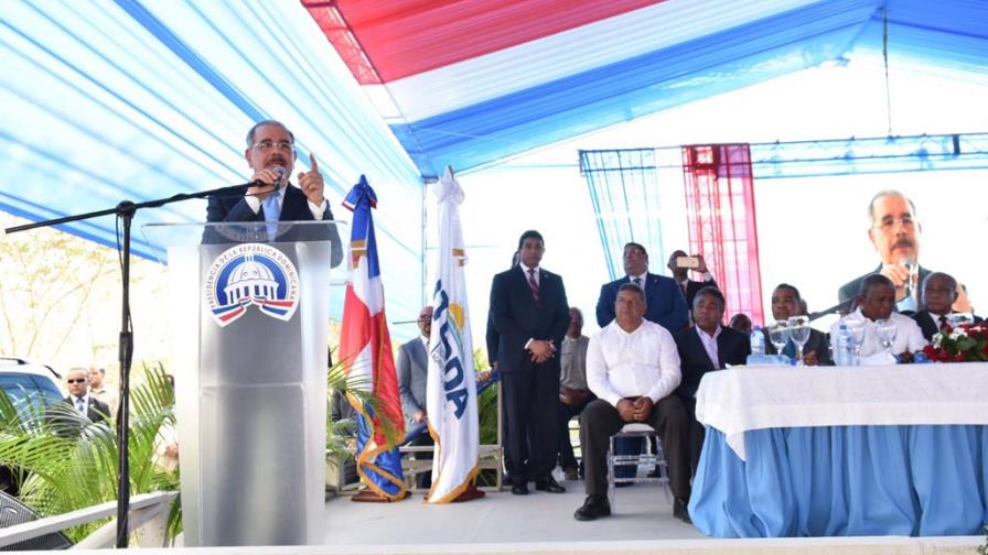 Presidente Medina inaugura Centro Regional de Capacitación Agrícola y Forestal en San Juan