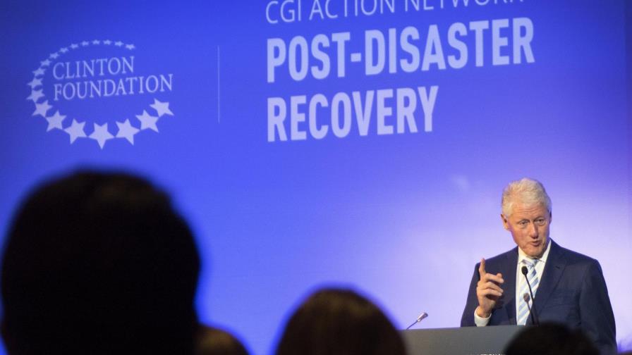 Clinton y líderes del Caribe discuten en Miami plan para enfrentar huracanes 